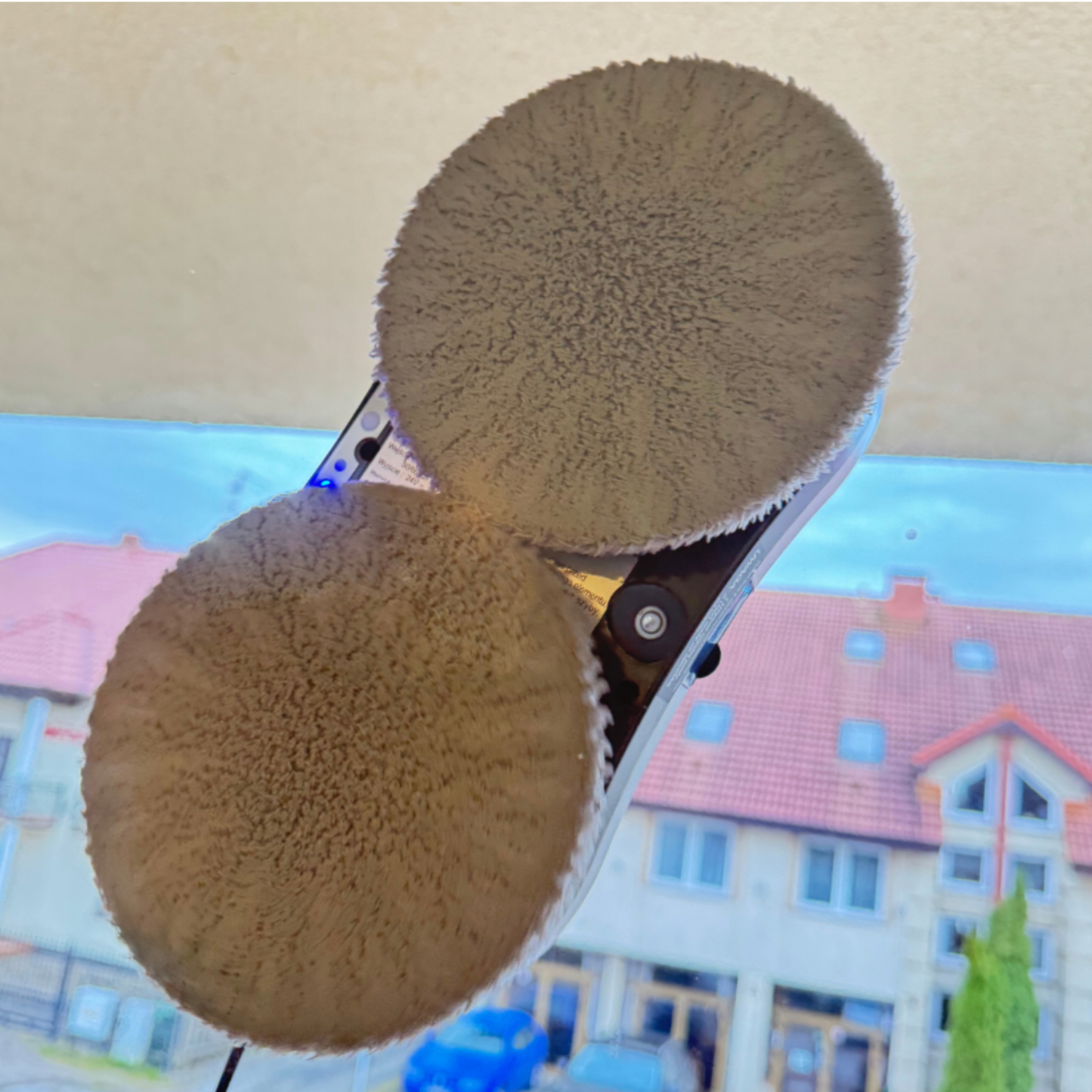 Emprez PureGlass – Inteligentny Robot do Mycia Okien z Automatycznym Spryskiwaniem